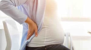 Rückenschmerzen in der Schwangerschaft: Was tun?